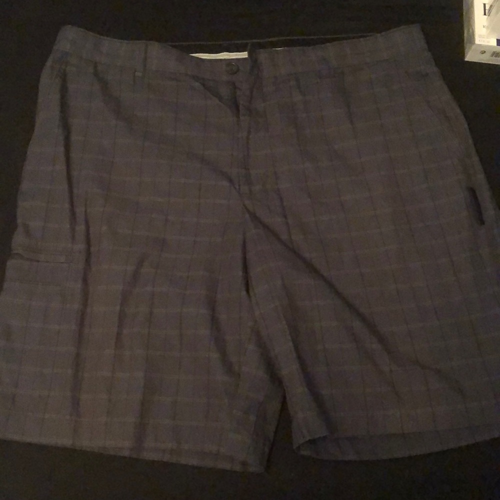 Greg Norman plaid shorts with side pocket, size 38